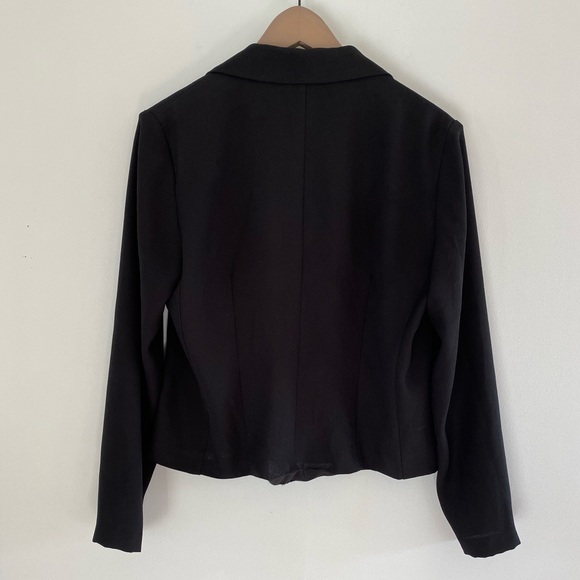 SOLD ELSEWHERE - Classy 70s/80s Black + White Button-up Blazer/Light Jacket - Picture 4 of 4